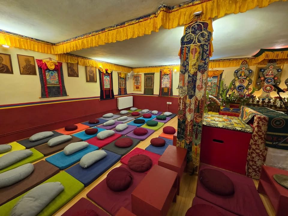 La gompa, sala de meditacion del centro